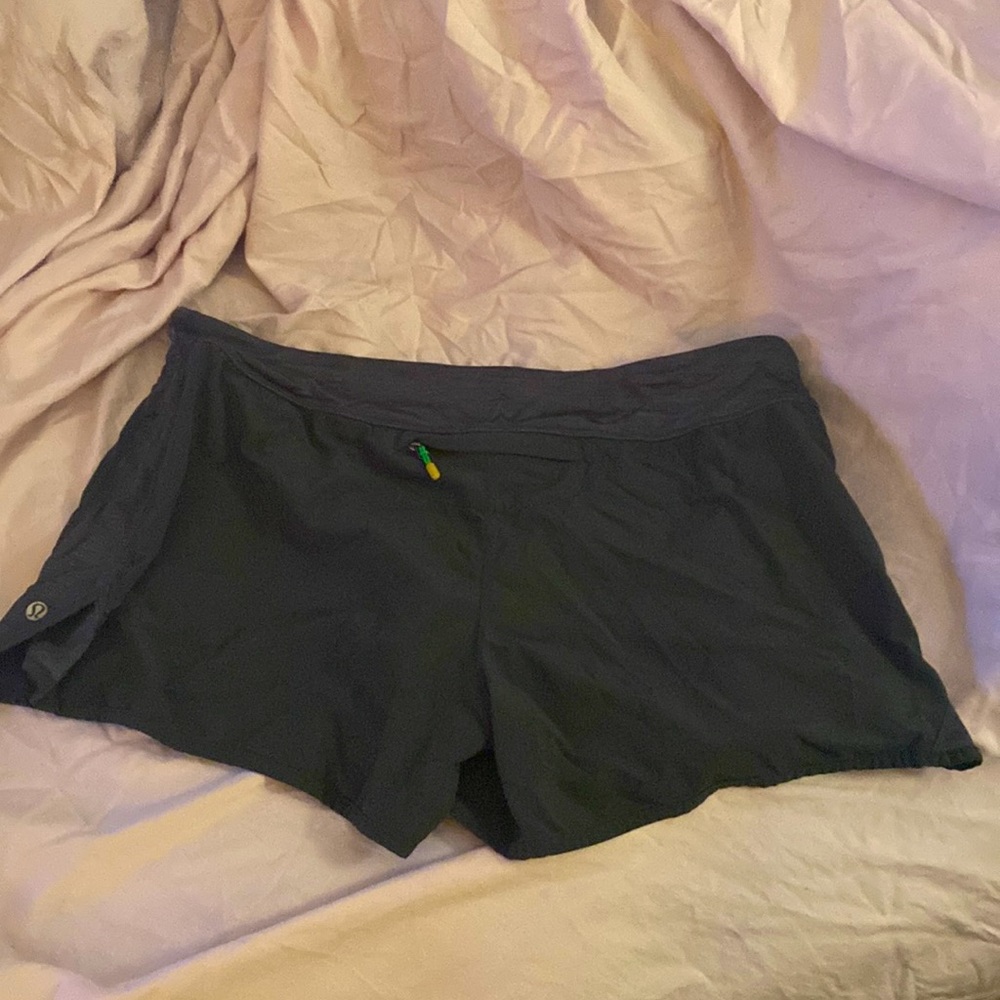Lululemon shorts 🐥🌻